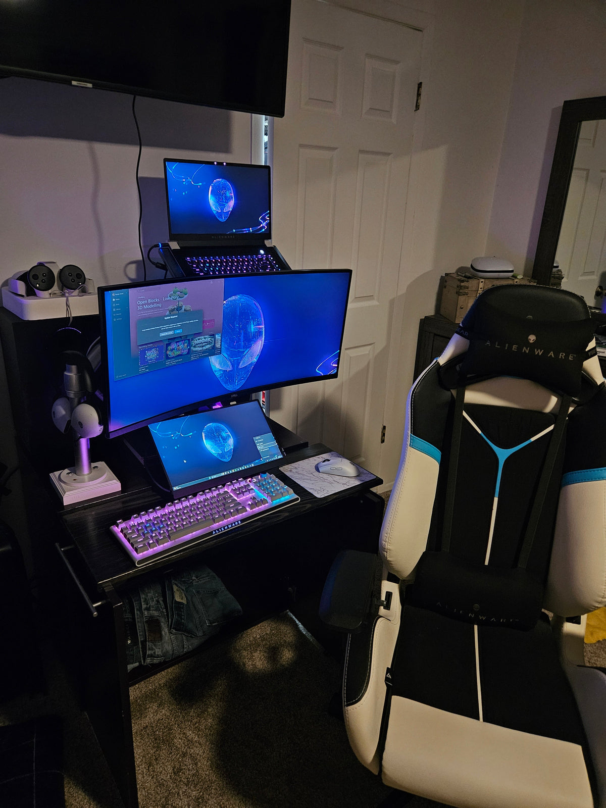 Setup of the Week: RizenFromDeath's Triple-Display Command Center